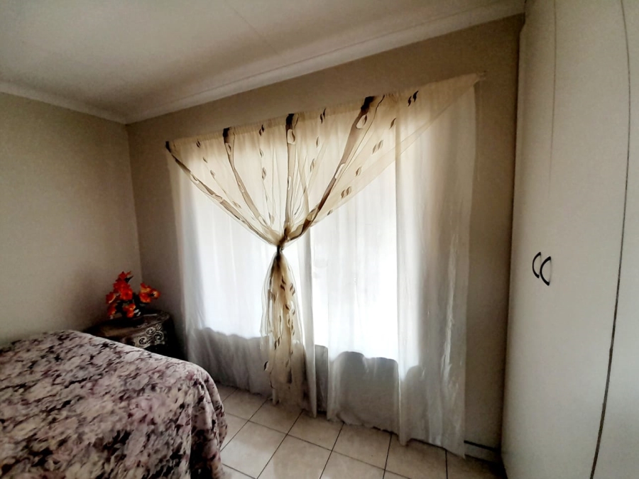 2 Bedroom Property for Sale in Meredale Gauteng