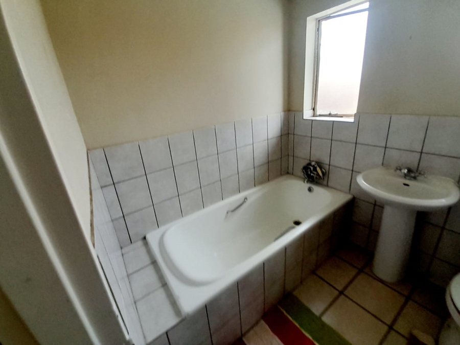 2 Bedroom Property for Sale in Meredale Gauteng