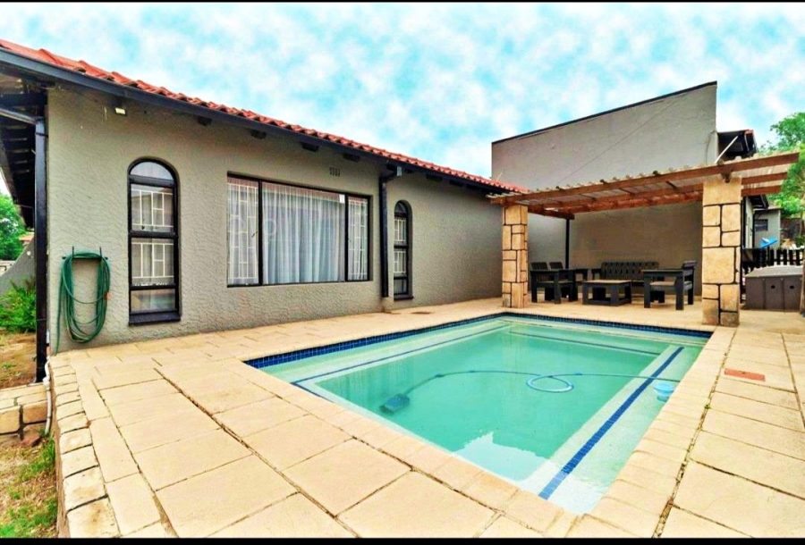 5 Bedroom Property for Sale in Northmead Gauteng