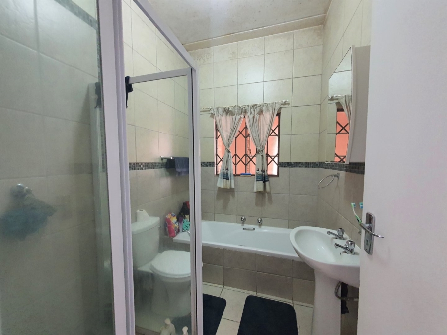 2 Bedroom Property for Sale in North Riding Gauteng