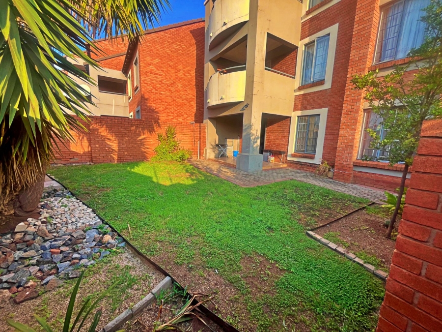 2 Bedroom Property for Sale in Die Hoewes Gauteng