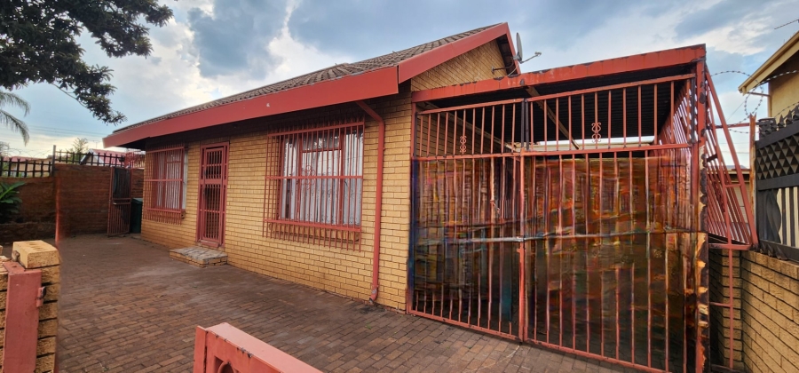 4 Bedroom Property for Sale in Laudium Gauteng