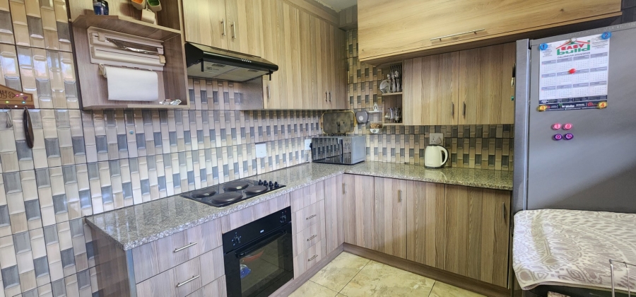 2 Bedroom Property for Sale in Laudium Gauteng