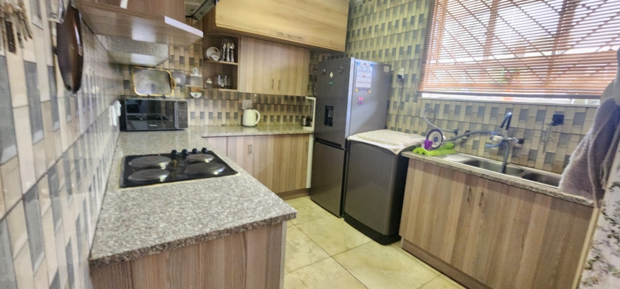 2 Bedroom Property for Sale in Laudium Gauteng