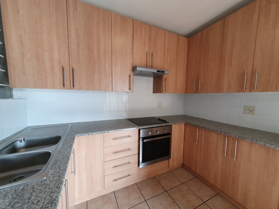 To Let 2 Bedroom Property for Rent in Primrose Hill Gauteng