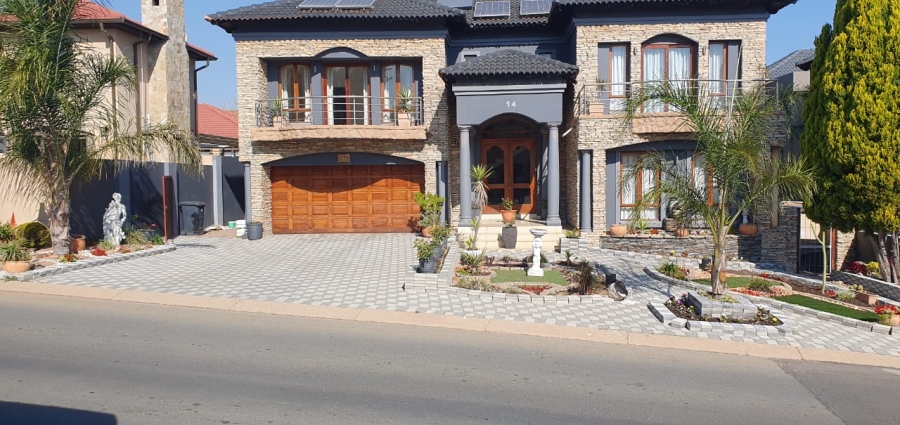 To Let 4 Bedroom Property for Rent in Blue Valley Golf Estate Gauteng