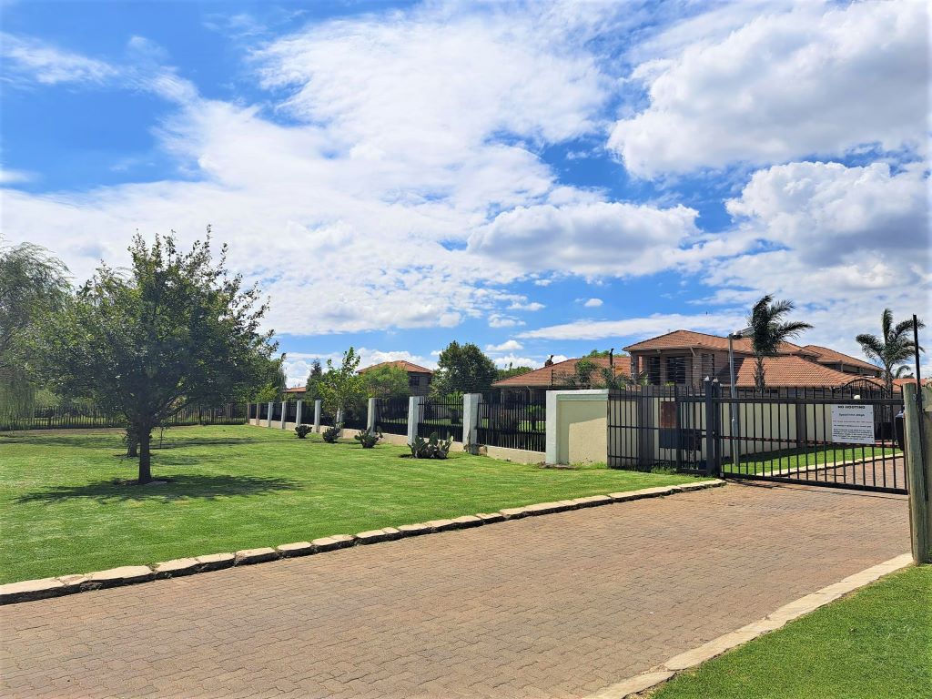  Bedroom Property for Sale in Bredell Gauteng