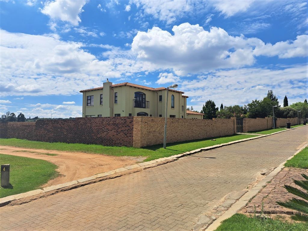  Bedroom Property for Sale in Bredell Gauteng