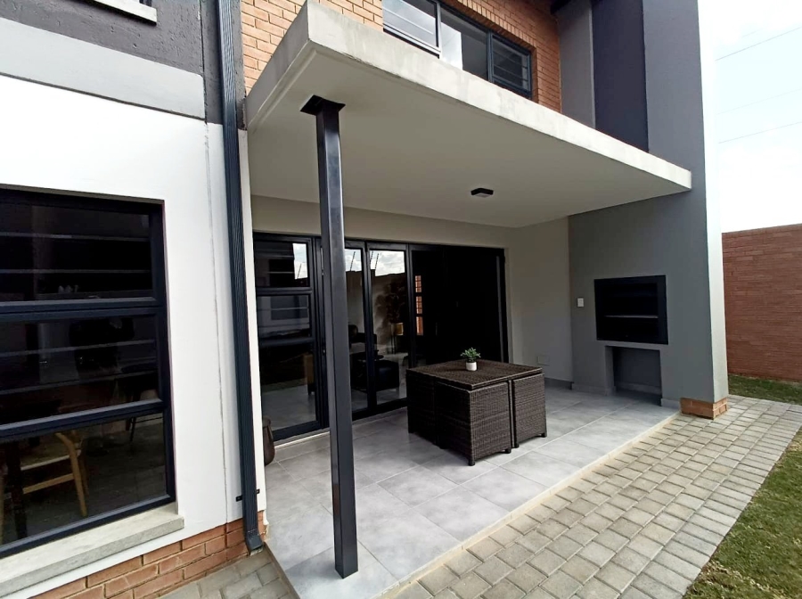 4 Bedroom Property for Sale in Rooihuiskraal North Gauteng