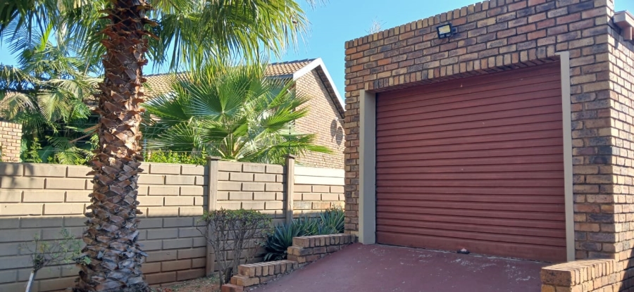 3 Bedroom Property for Sale in Heuweloord Gauteng