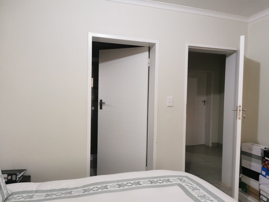 To Let 2 Bedroom Property for Rent in Glen Marais Gauteng