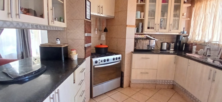 To Let 3 Bedroom Property for Rent in Heuweloord Gauteng