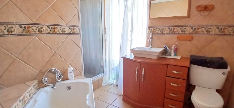 To Let 3 Bedroom Property for Rent in Heuweloord Gauteng