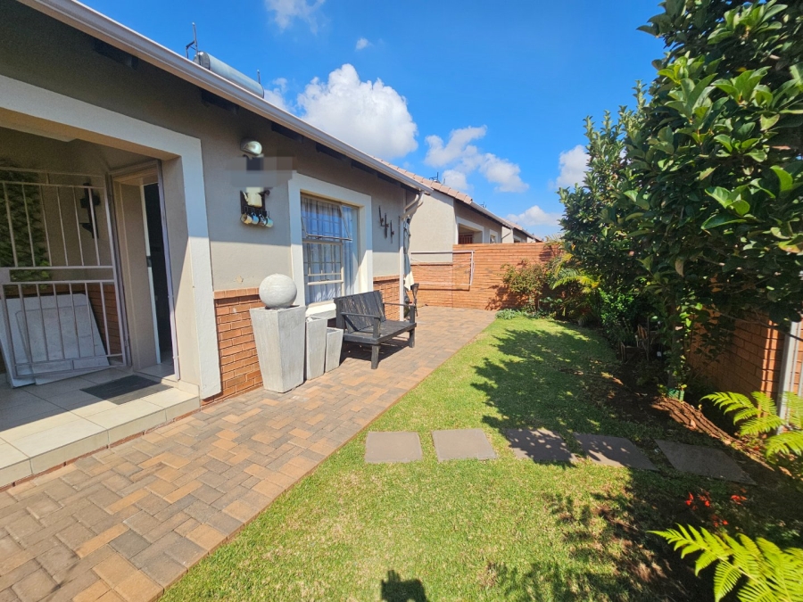 To Let 3 Bedroom Property for Rent in Monavoni Gauteng