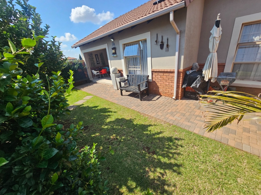 To Let 3 Bedroom Property for Rent in Monavoni Gauteng