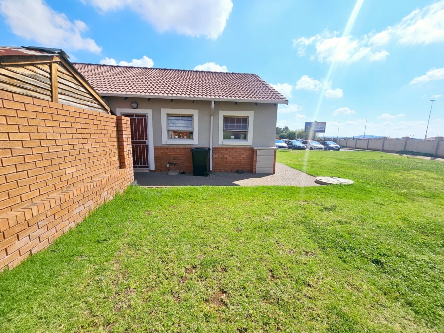 To Let 3 Bedroom Property for Rent in Monavoni Gauteng