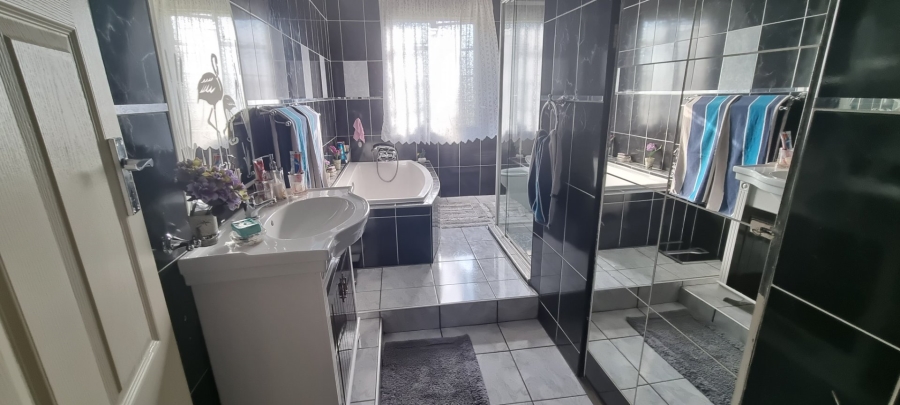 4 Bedroom Property for Sale in Spaarwater Gauteng