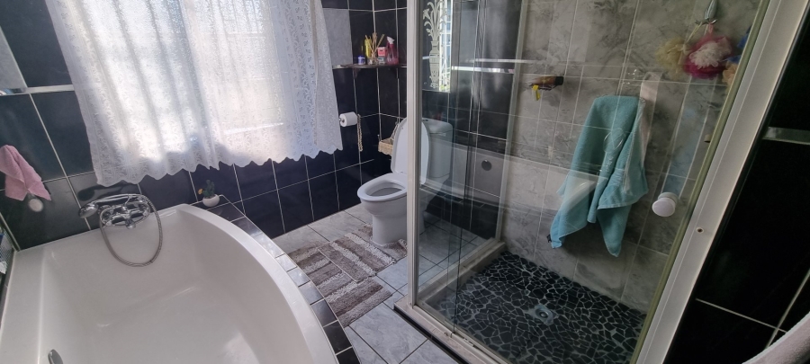 4 Bedroom Property for Sale in Spaarwater Gauteng