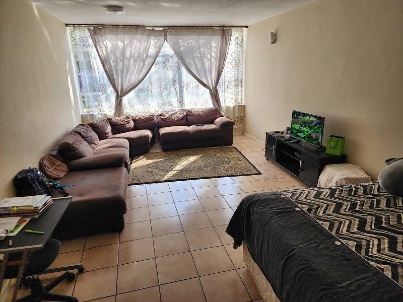 1 Bedroom Property for Sale in Bonaero Park Gauteng