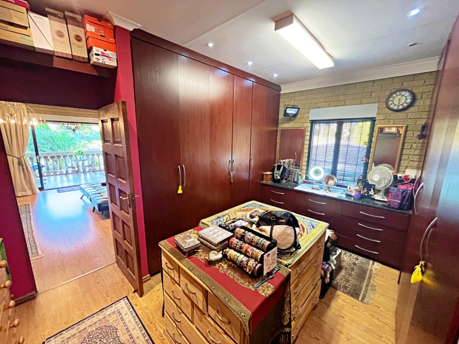 7 Bedroom Property for Sale in Raslouw Gauteng