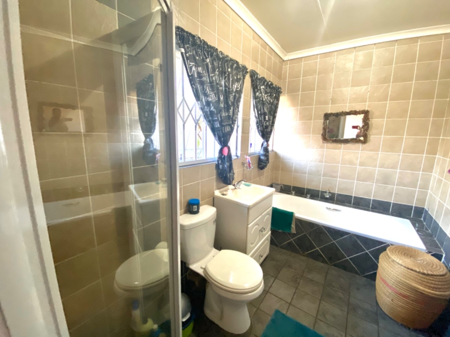 4 Bedroom Property for Sale in Vanderbijlpark SE 7 Gauteng