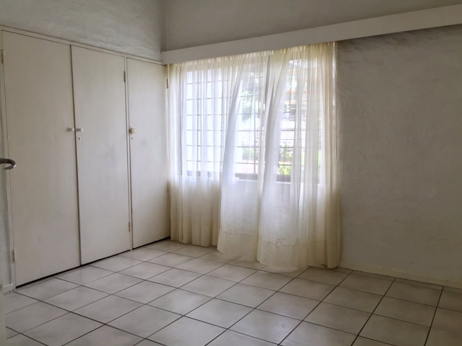 To Let 3 Bedroom Property for Rent in Blairgowrie Gauteng