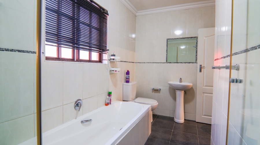 4 Bedroom Property for Sale in Noordwyk Gauteng