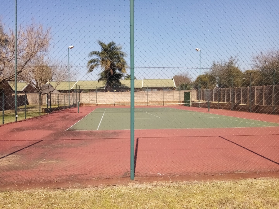 2 Bedroom Property for Sale in Rooihuiskraal North Gauteng