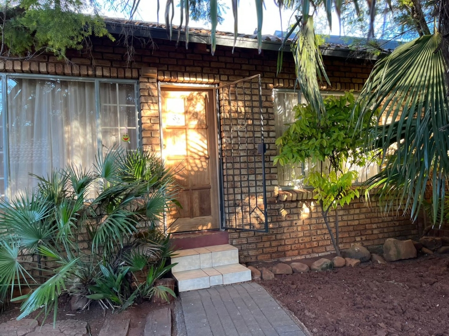 2 Bedroom Property for Sale in Rooihuiskraal North Gauteng