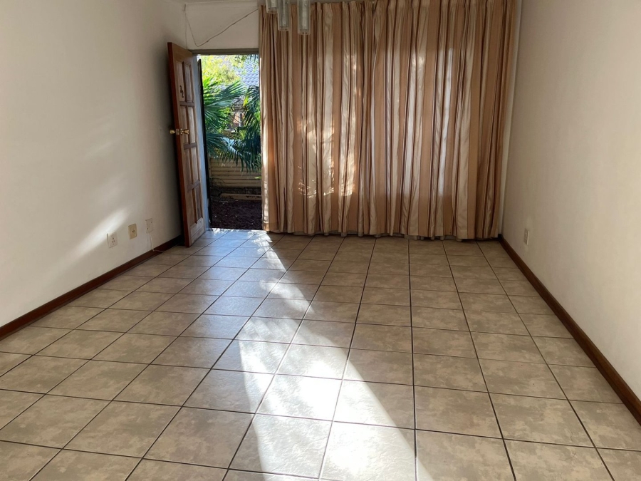 2 Bedroom Property for Sale in Rooihuiskraal North Gauteng