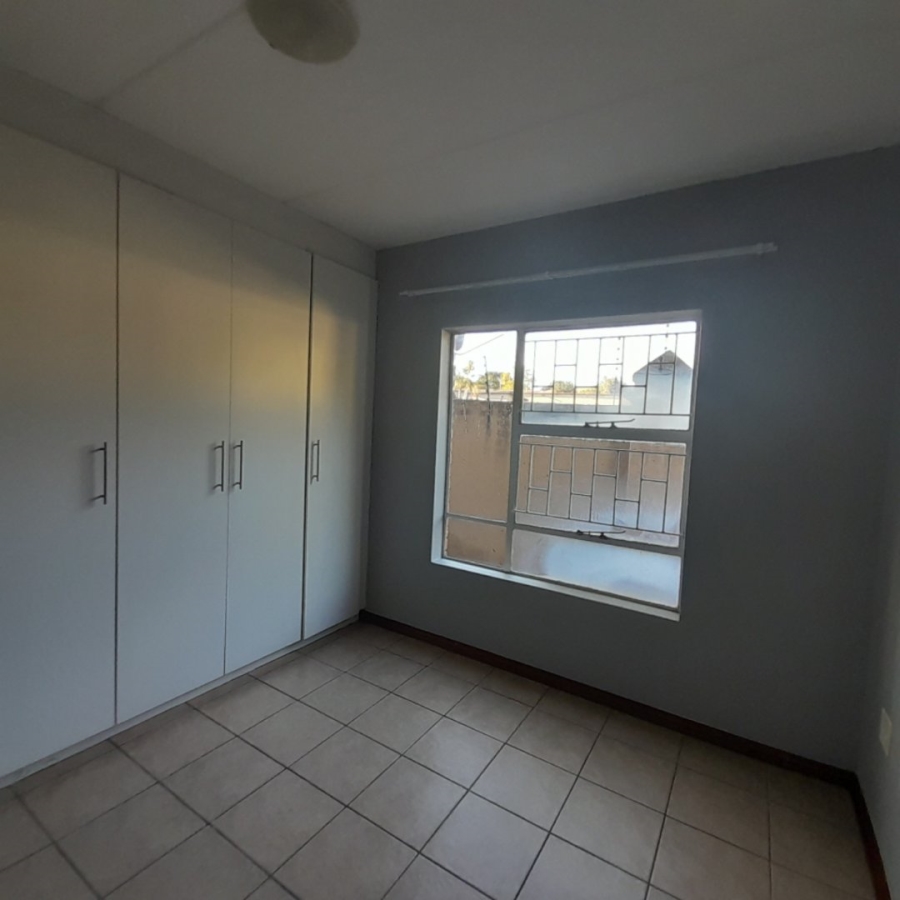 To Let 2 Bedroom Property for Rent in Florida Gauteng