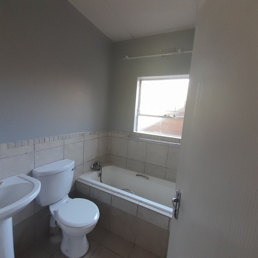 To Let 2 Bedroom Property for Rent in Florida Gauteng