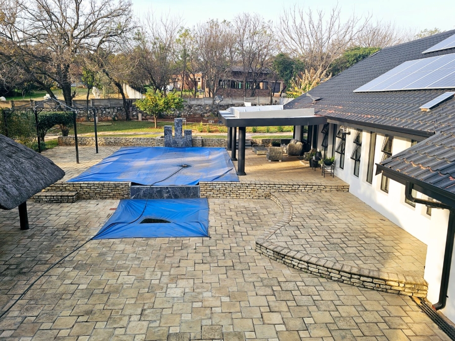 7 Bedroom Property for Sale in Raslouw Gauteng