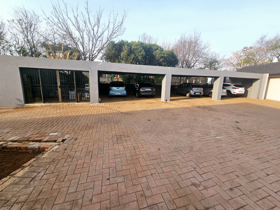 7 Bedroom Property for Sale in Raslouw Gauteng