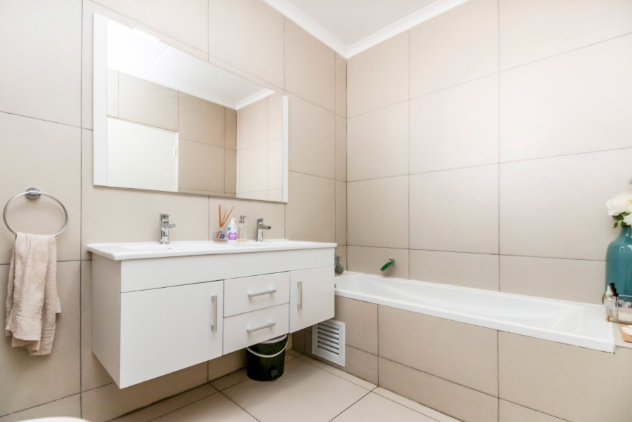 3 Bedroom Property for Sale in Erand Gardens Gauteng