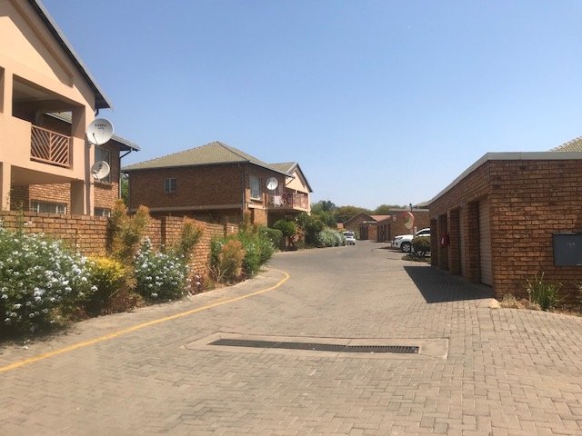 2 Bedroom Property for Sale in Amberfield Gauteng