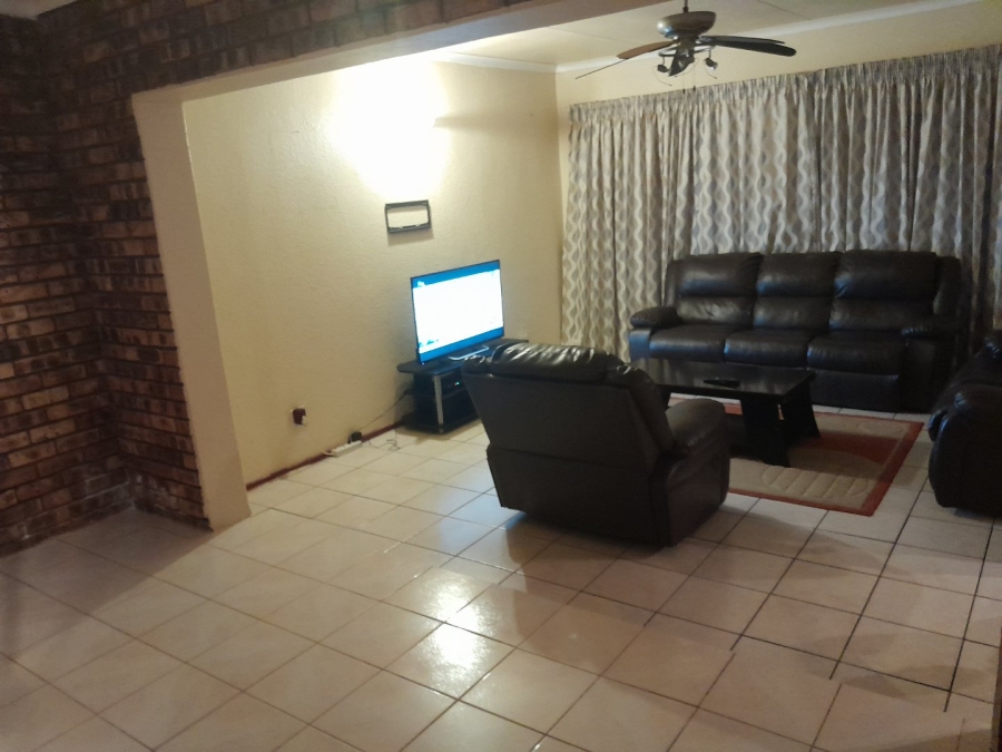 4 Bedroom Property for Sale in Ninapark Gauteng