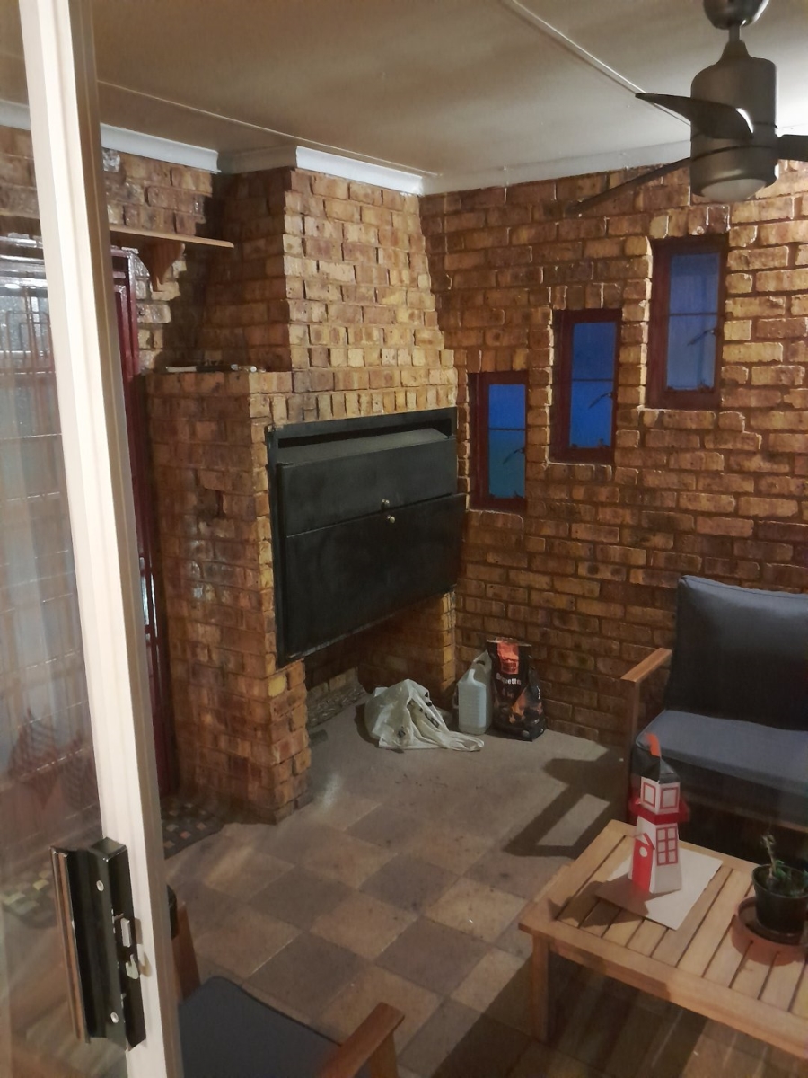 4 Bedroom Property for Sale in Ninapark Gauteng