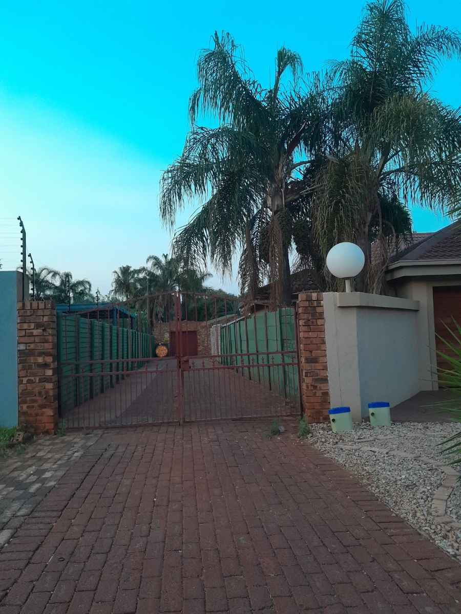 4 Bedroom Property for Sale in Ninapark Gauteng