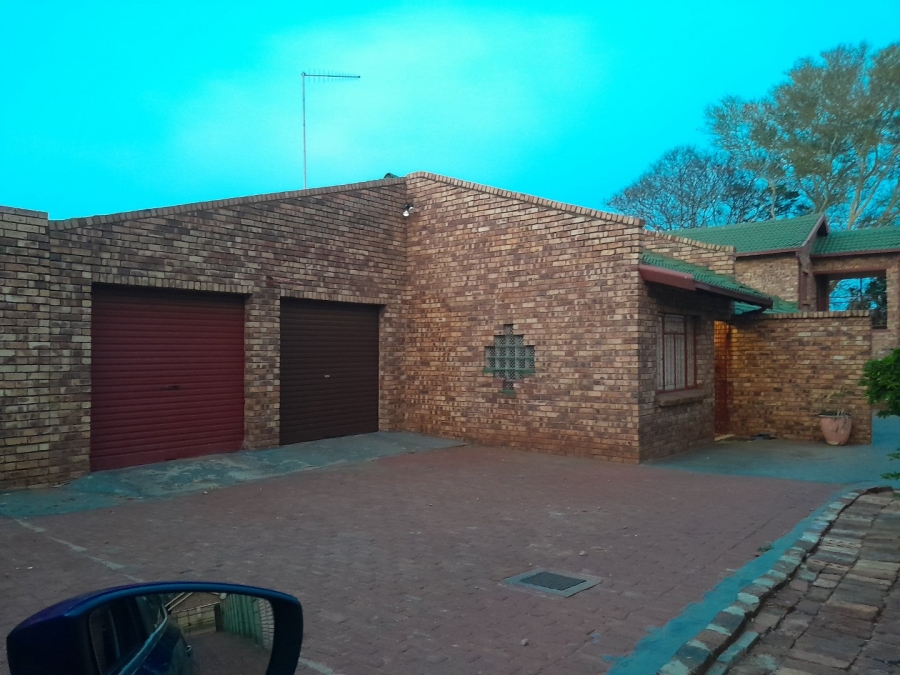 4 Bedroom Property for Sale in Ninapark Gauteng