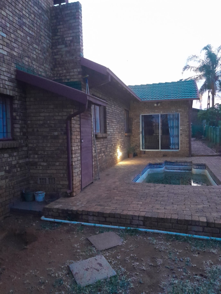 4 Bedroom Property for Sale in Ninapark Gauteng