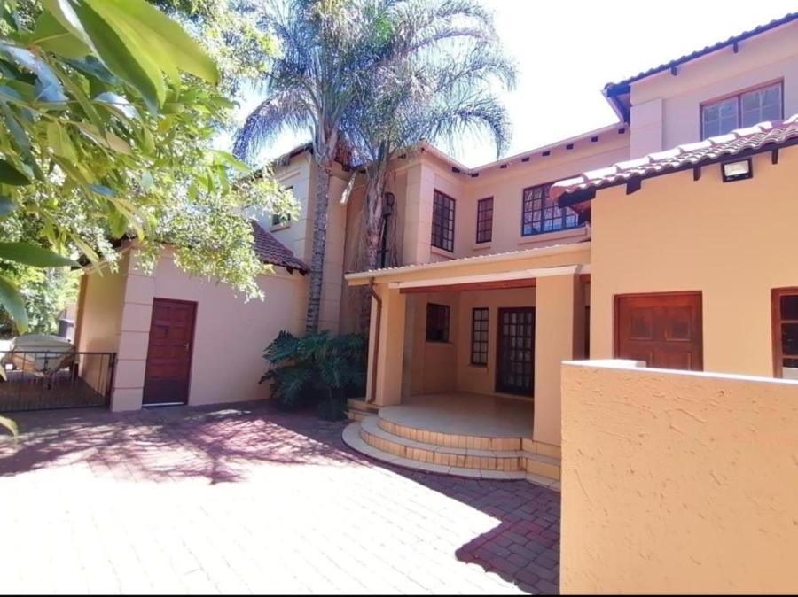 6 Bedroom Property for Sale in Blue Hills Gauteng