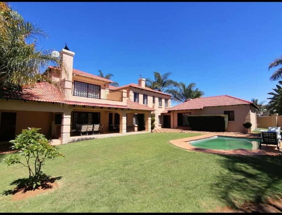 6 Bedroom Property for Sale in Blue Hills Gauteng