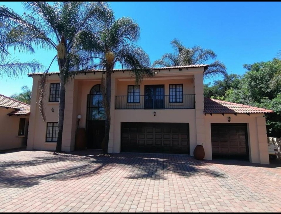 6 Bedroom Property for Sale in Blue Hills Gauteng