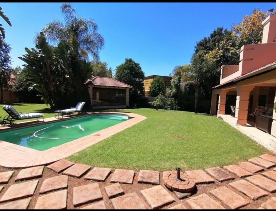 6 Bedroom Property for Sale in Blue Hills Gauteng