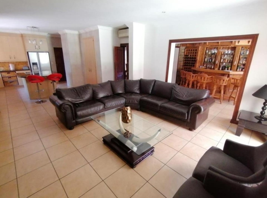 6 Bedroom Property for Sale in Blue Hills Gauteng