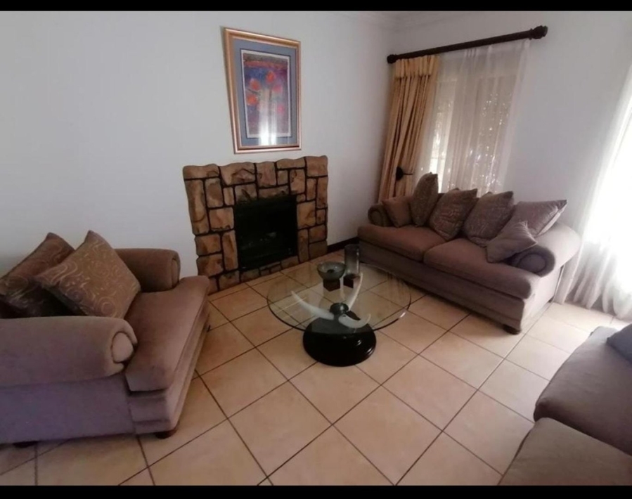 6 Bedroom Property for Sale in Blue Hills Gauteng