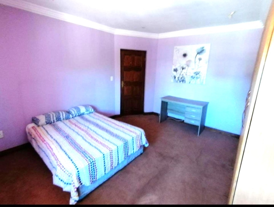 6 Bedroom Property for Sale in Blue Hills Gauteng