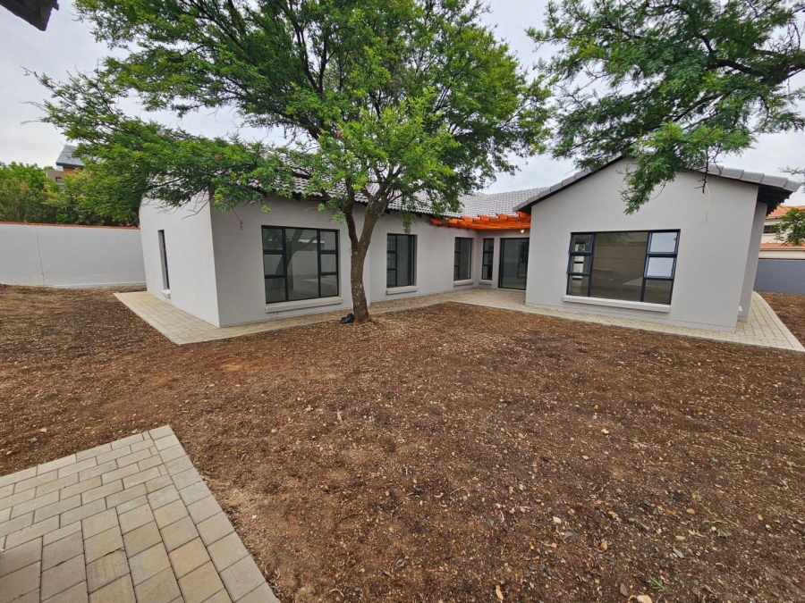 4 Bedroom Property for Sale in Silverwoods Country Estate Gauteng