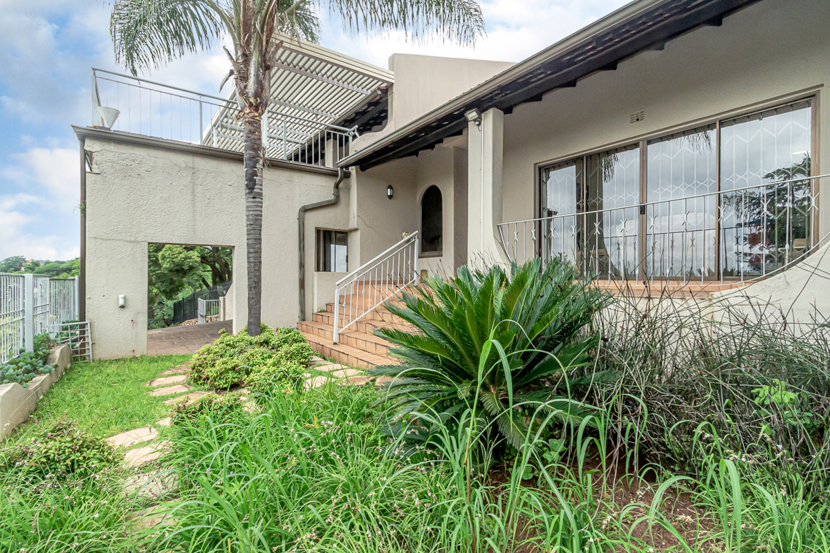 4 Bedroom Property for Sale in Floracliffe Gauteng